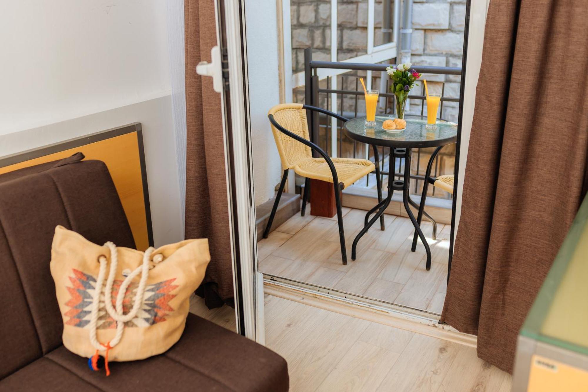 Hotel Savojo Petrovac Oda fotoğraf