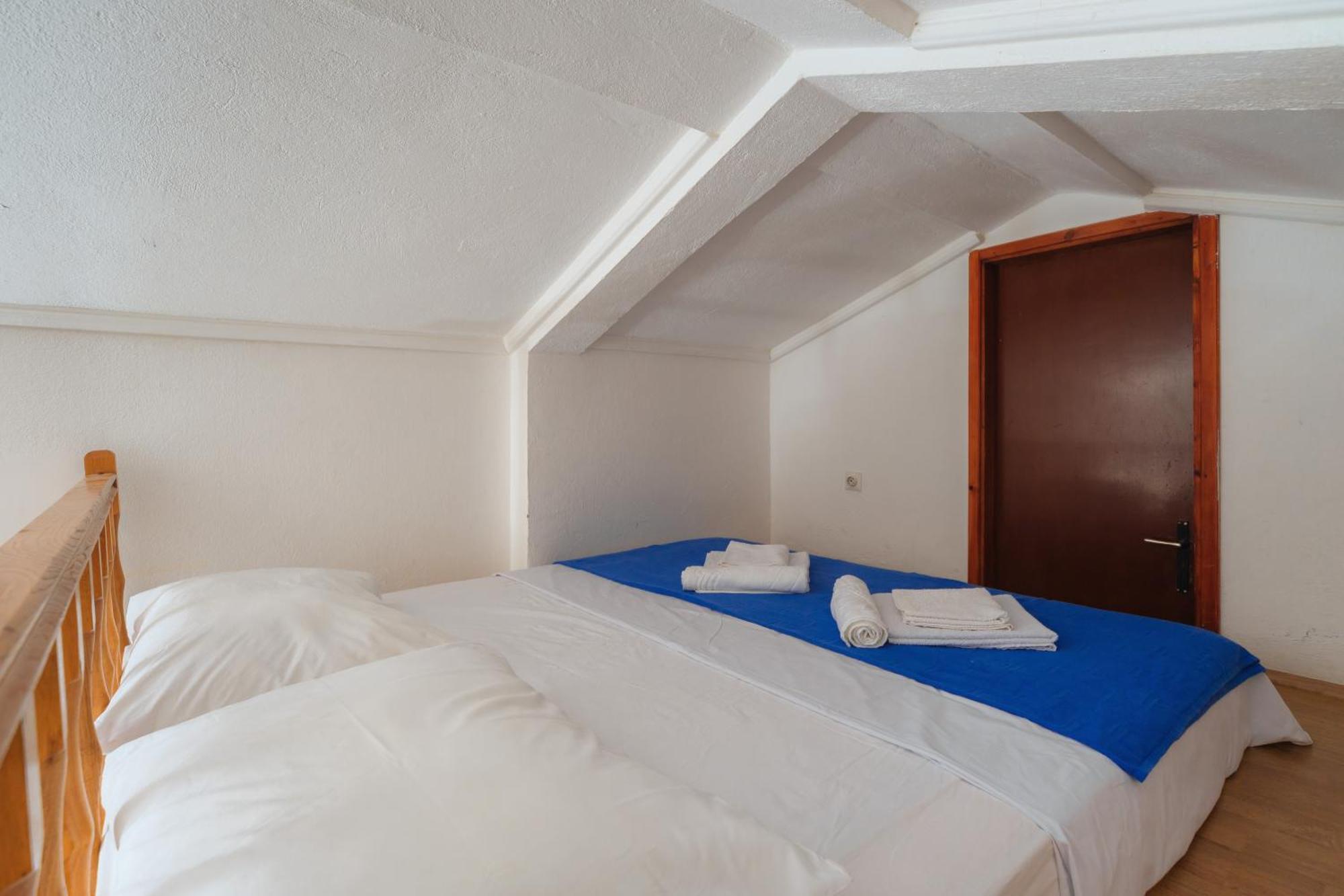 Hotel Savojo Petrovac Oda fotoğraf