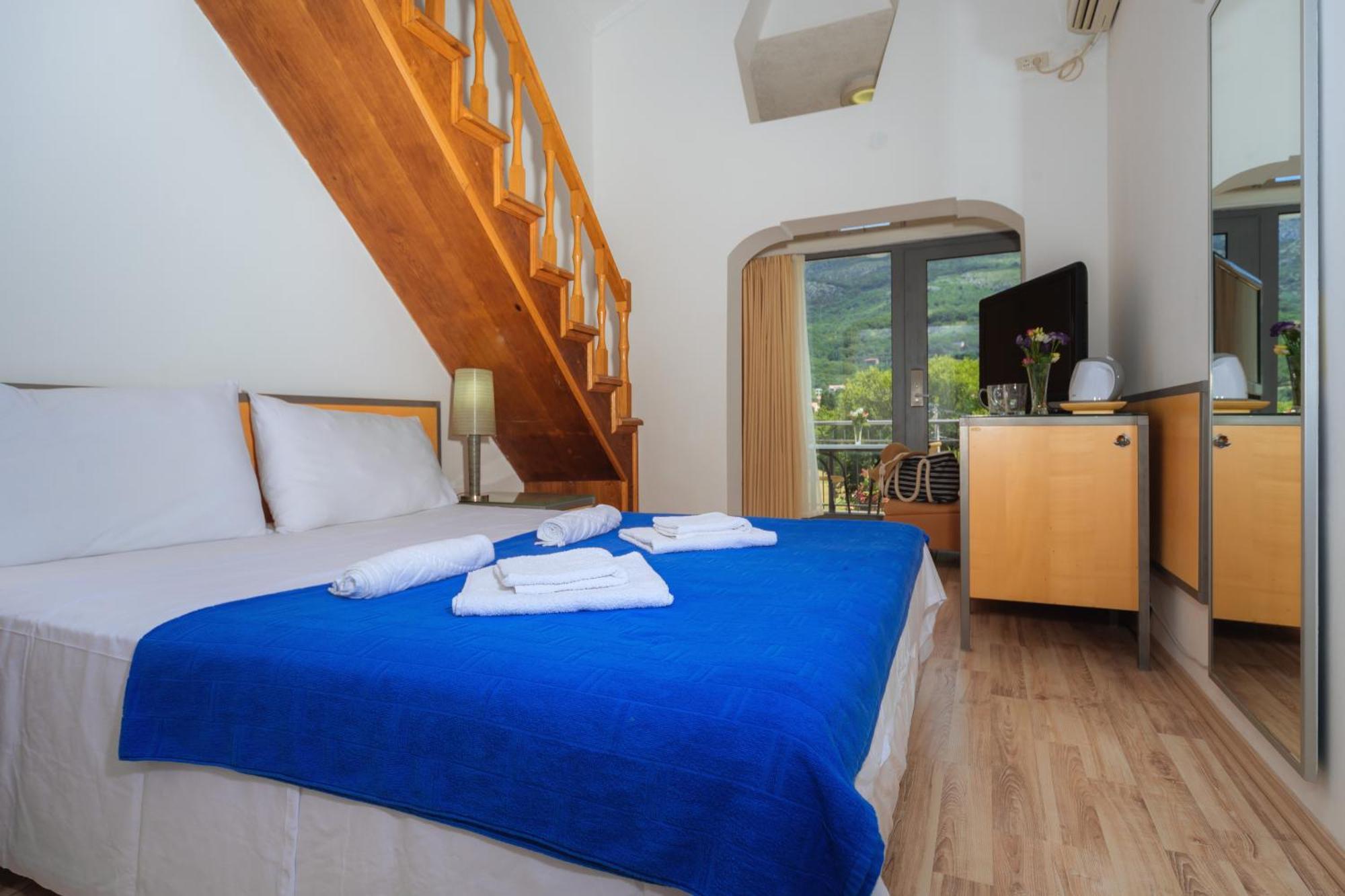 Hotel Savojo Petrovac Oda fotoğraf